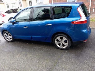 2011 - Renault Grand Scenic Manual