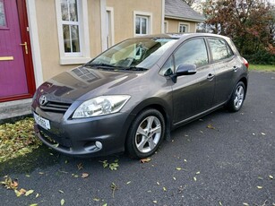 2011 - Toyota Auris Manual