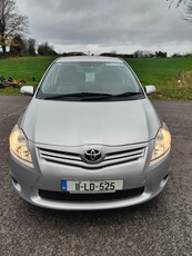 2011 - Toyota Auris Manual