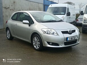 2011 - Toyota Auris Manual