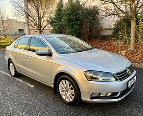 2011 - Volkswagen Passat Manual