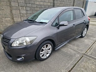 2012 - Toyota Auris Manual