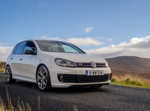 2012 - Volkswagen Golf Manual