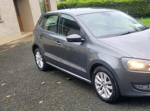 2013 - Volkswagen Polo Manual