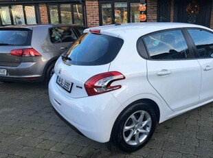 2014 - Peugeot 208 Manual