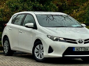 2014 - Toyota Auris Manual