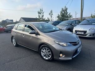 2014 - Toyota Auris Manual