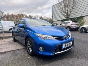 2015 - Toyota Auris Manual