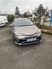 2015 - Toyota Avensis Manual