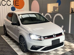 2015 - Volkswagen Polo Automatic