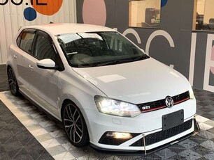 2015 - Volkswagen Polo Automatic