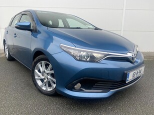 2016 - Toyota Auris Manual