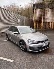 2016 - Volkswagen Golf Manual