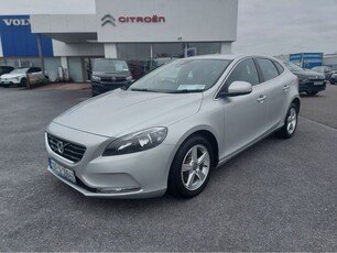 2016 - Volvo V40 Manual