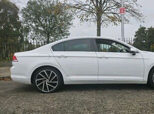 2017 - Volkswagen Passat Manual