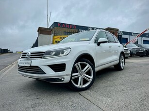 2017 - Volkswagen Touareg Automatic