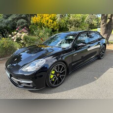 2018 - Porsche Panamera Manual