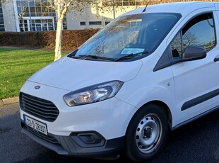 2022 - Ford Transit Courier Manual