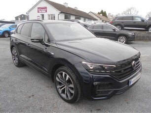 2022 - Volkswagen Touareg Automatic