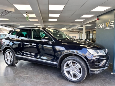 2017 - Volkswagen Touareg Automatic