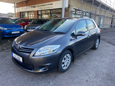 2011 (11) Toyota Auris