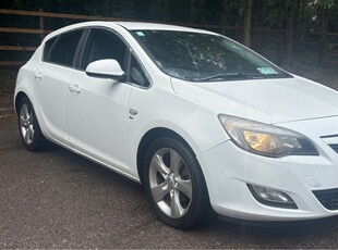 2011 - Vauxhall Astra ---