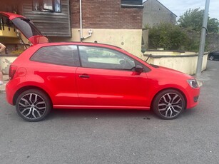 2013 - Volkswagen Polo Manual