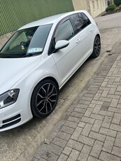 2016 - Volkswagen Golf Manual