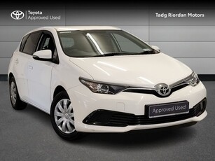 2017 - Toyota Auris Manual