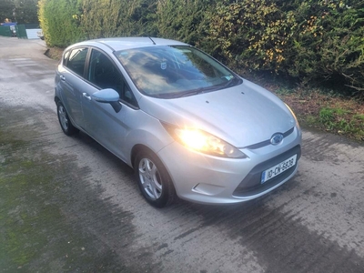 2010 - Ford Fiesta ---