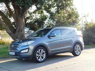 2014 (142) Hyundai Santa Fe
