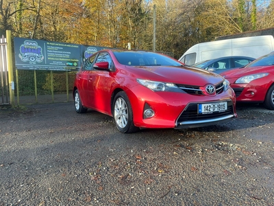 2014 - Toyota Auris Manual