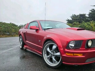 2010 - Ford Mustang ---