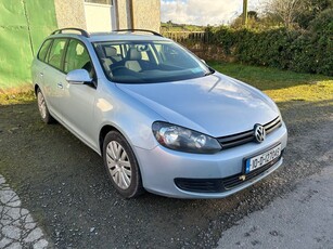 2010 - Volkswagen Golf ---