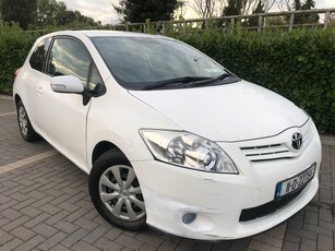 2011 - Toyota Auris Manual