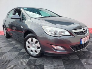 2012 - Opel Astra Manual