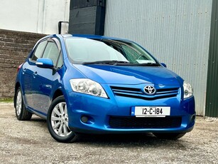 2012 - Toyota Auris Manual