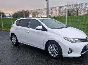 2013 - Toyota Auris Manual