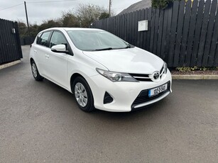 2013 - Toyota Auris Manual