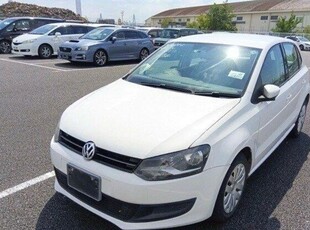 2013 - Volkswagen Polo Automatic