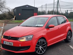 2014 - Volkswagen Polo Automatic