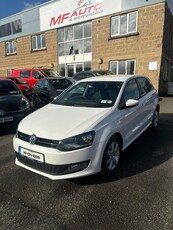 2014 - Volkswagen Polo Manual