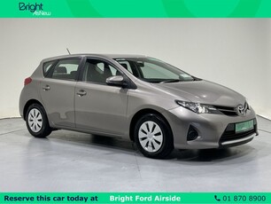 2015 - Toyota Auris Manual