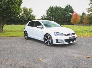 2015 - Volkswagen Golf Manual