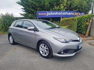 2016 - Toyota Auris Manual