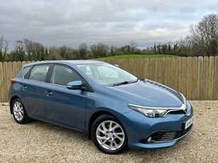 2016 - Toyota Auris Manual