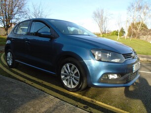 2017 - Volkswagen Polo Manual