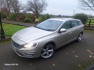 2017 - Volvo V60 Manual