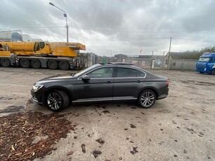 2018 - Volkswagen Passat Manual