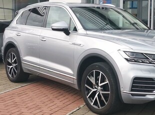 2020 - Volkswagen Touareg Automatic